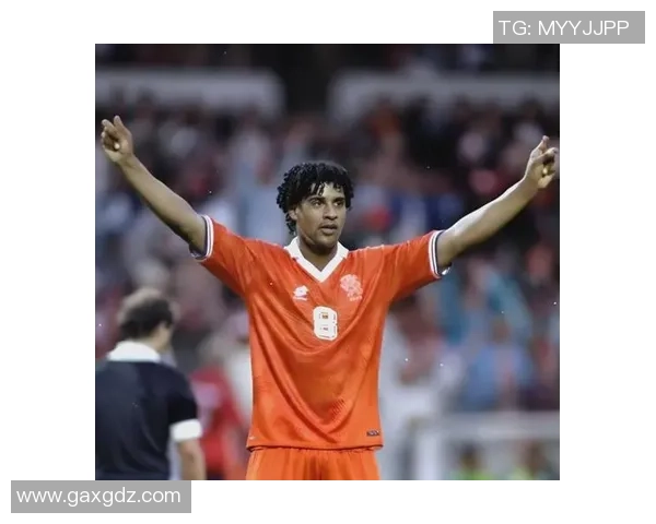 荷兰足球传奇巨星的崛起与荣耀背后故事分析