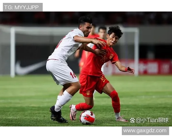 足球球星身体对抗技巧解析如何在比赛中掌握力量与速度的平衡 足球球星身体对抗技巧解析如何在比赛中掌握力量与速度的平衡